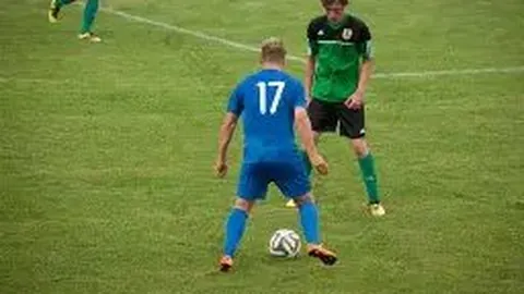 “曼联绝地反击，次回合2-1险胜巴塞罗那，莱万点球助力“巴西军团”逆袭，欧联杯16强附加赛高潮迭起！”